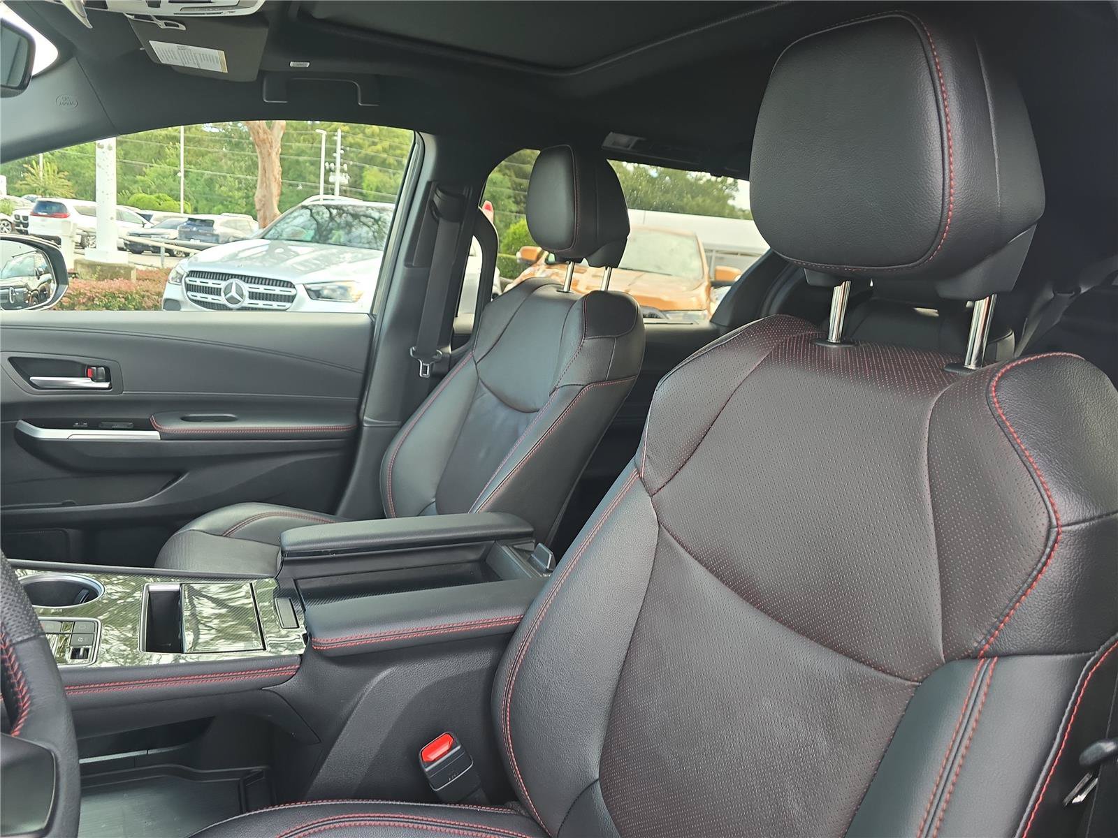 Used 2025 Toyota Sienna XSE w/ XSE Premium Package FWD image 16