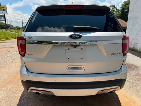 Used 2016 Ford Explorer XLT w/ Equipment Group 202A FWD image 26