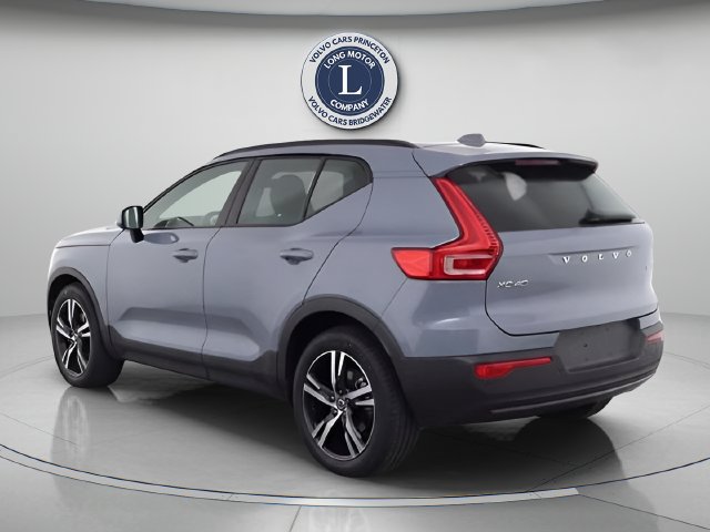 New 2026 Volvo XC40 B5 Core w/ Climate Package AWD/4WD image 3
