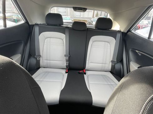 Used 2025 Hyundai Venue SEL image 38