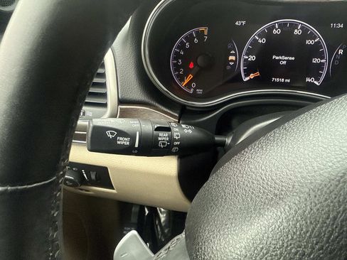 Used 2017 Jeep Grand Cherokee Limited image 31