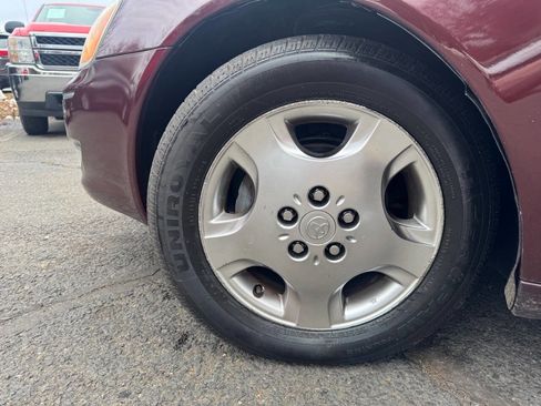 Used 2004 Toyota Avalon XLS image 24