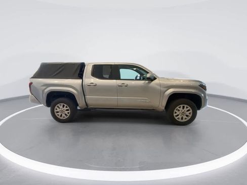 Used 2024 Toyota Tacoma SR5 AWD/4WD image 9