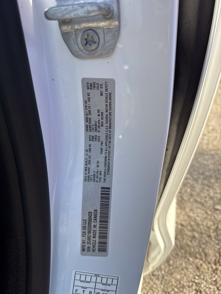 Used 2025 Chrysler Pacifica Select FWD image 11