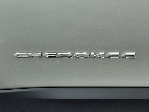 Used 2022 Jeep Cherokee Limited w/ Elite Package AWD/4WD image 34