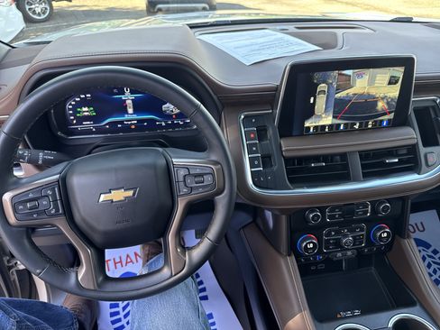 Used 2023 Chevrolet Suburban High Country AWD/4WD image 40