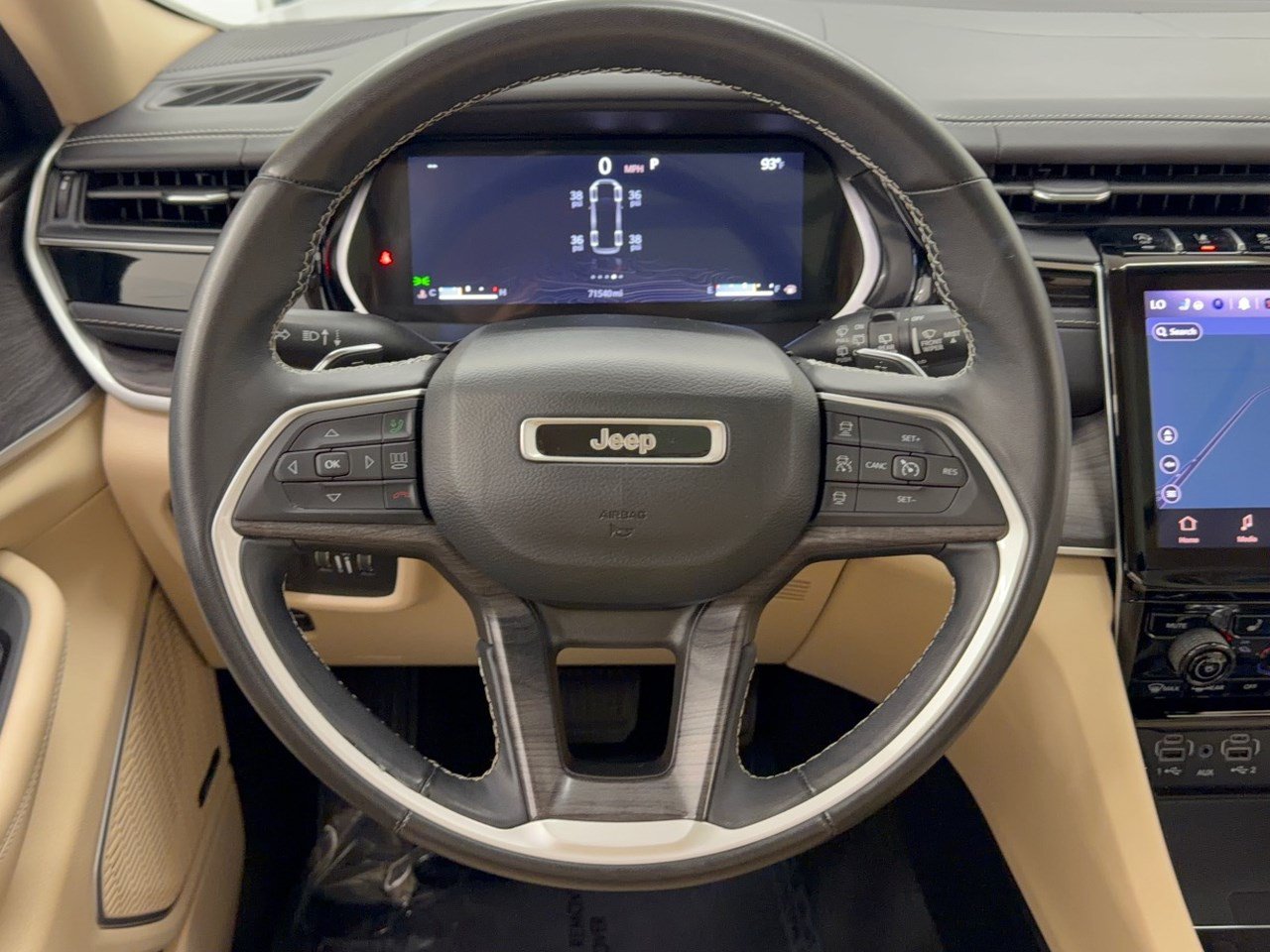 Used 2022 Jeep Grand Cherokee L Limited w/ Luxury Tech Group II RWD image 9