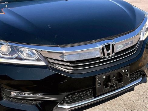 Used 2017 Honda Accord EX image 28