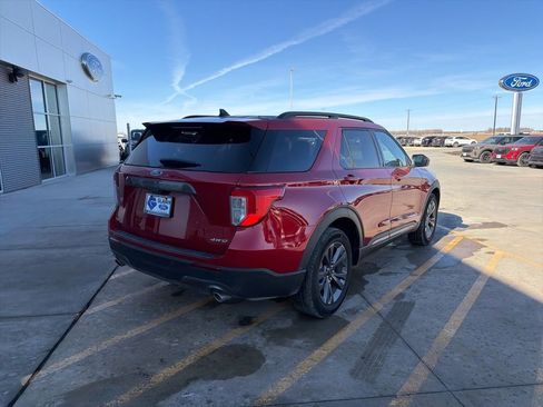 Used 2024 Ford Explorer XLT w/ Equipment Group 202A image 7