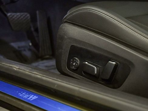 Used 2025 BMW 430i Coupe w/ Convenience Package image 21