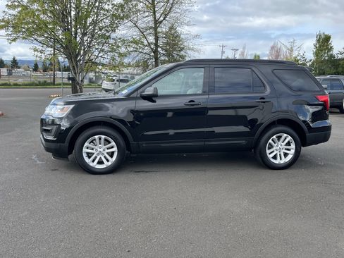 Used 2017 Ford Explorer 4WD image 2