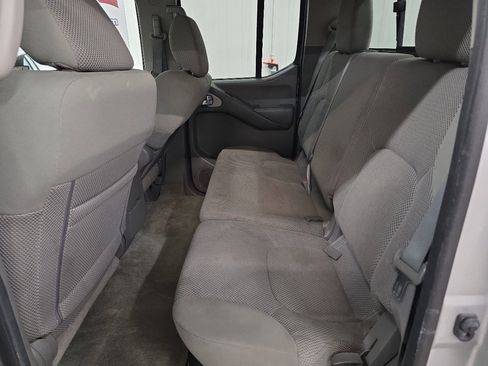 Used 2014 Nissan Frontier SV image 25