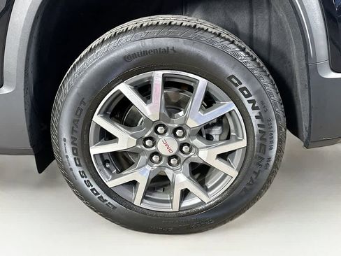 Used 2023 GMC Acadia SLE FWD image 8