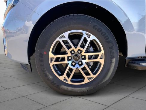 New 2025 Ford Expedition Active image 11