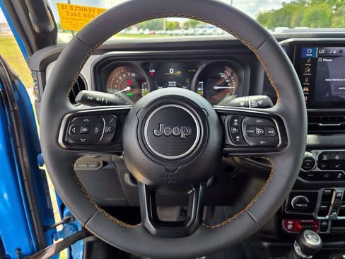 Used 2024 Jeep Wrangler Unlimited AWD/4WD image 24