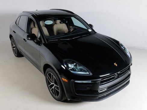Used 2025 Porsche Macan image 31