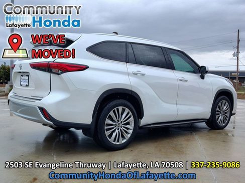 Used 2023 Toyota Highlander Platinum AWD/4WD image 11