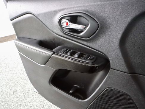 Used 2021 Jeep Cherokee Latitude Plus image 21