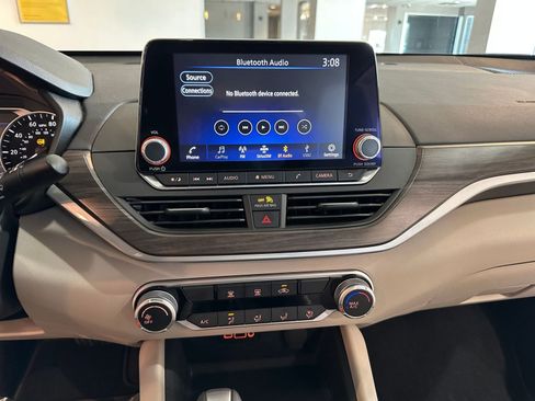 Used 2025 Nissan Altima 2.5 SV image 17