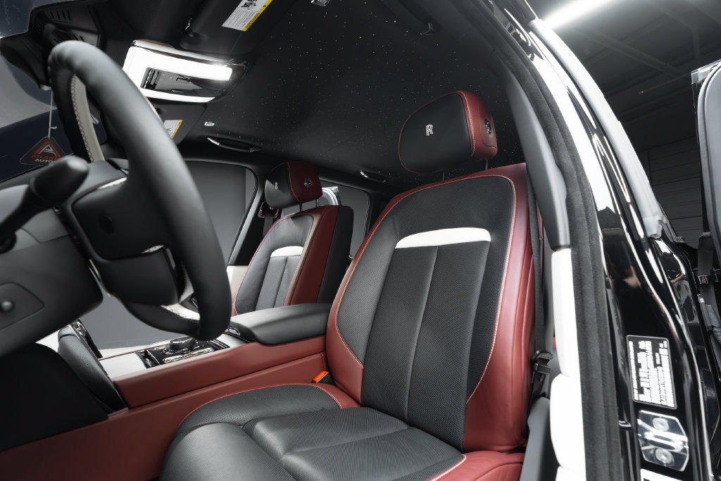 Used 2026 Rolls-Royce Cullinan AWD/4WD image 30