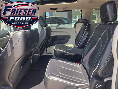 Used 2023 Chrysler Pacifica Limited FWD image 24