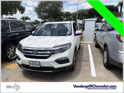 Used 2017 Honda Pilot Touring image 1