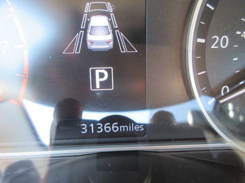 Used 2025 Nissan Versa SV FWD image 10