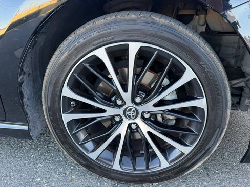 Used 2018 Toyota Camry SE w/ Moonroof Package FWD image 30