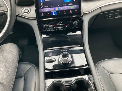 Used 2022 Jeep Grand Cherokee L Limited image 9