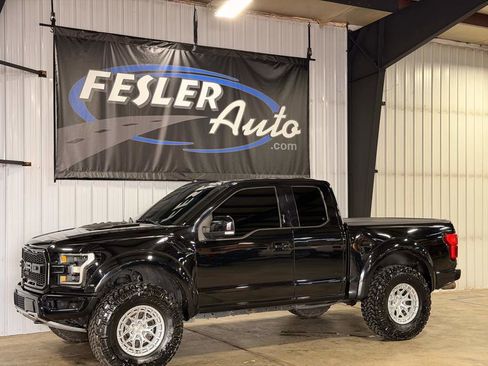 Used 2017 Ford F150 Raptor w/ Equipment Group 802A Luxury AWD/4WD image 4