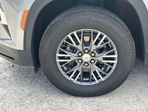Used 2026 Chevrolet Traverse LT FWD image 11