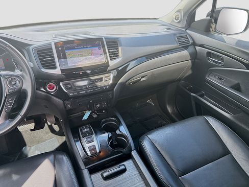 Certified 2018 Honda Pilot Touring image 23