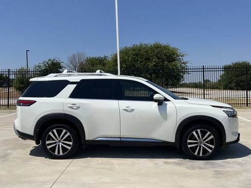 Used 2023 Nissan Pathfinder Platinum AWD/4WD image 3