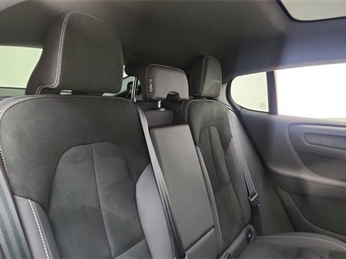 Used 2023 Volvo C40 P8 Recharge Ultimate image 25