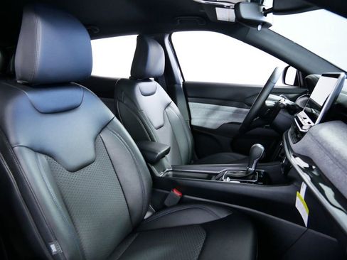 Used 2024 Jeep Compass Latitude image 21