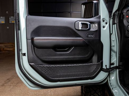 Used 2024 Jeep Wrangler Unlimited Rubicon AWD/4WD image 33