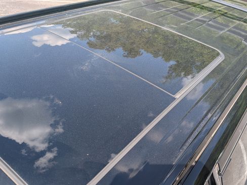 Used 2021 Chevrolet Suburban RST w/ Luxury Package RWD image 14