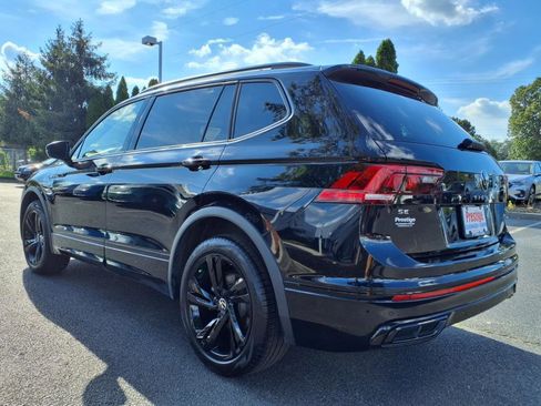 Certified 2023 Volkswagen Tiguan SE R-Line image 4