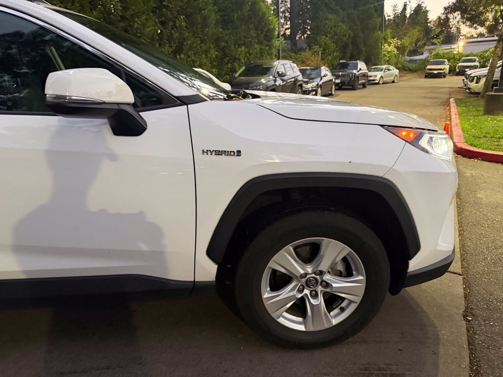 Used 2020 Toyota RAV4 XLE w/ XLE Grade Weather Package AWD/4WD image 3