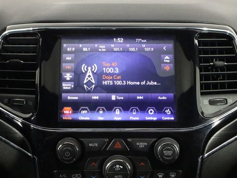 Used 2020 Jeep Grand Cherokee Limited AWD/4WD image 27
