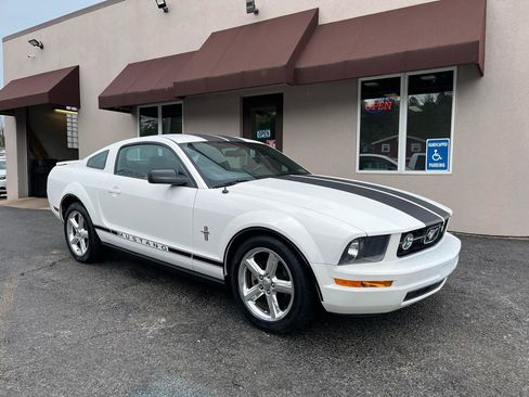 Used 2008 Ford Mustang Premium image 3
