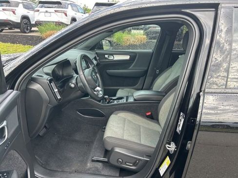 Used 2023 Volvo XC40 B5 Core AWD/4WD image 7