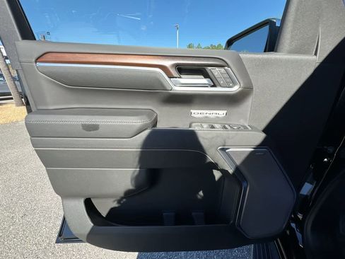 Used 2024 GMC Sierra 1500 Denali w/ Technology Package AWD/4WD image 21