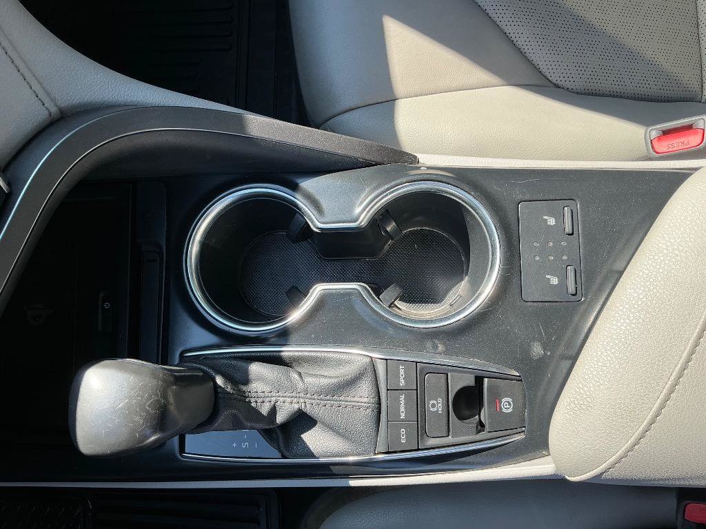 Used 2020 Toyota Camry XSE FWD image 19