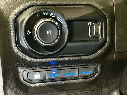 Used 2023 Jeep Wrangler Unlimited Sahara w/ Cold Weather Group AWD/4WD image 10