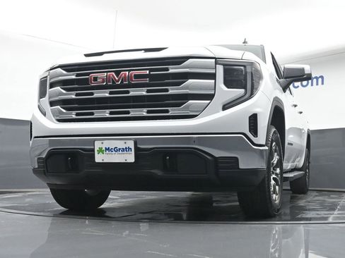 New 2026 GMC Sierra 1500 SLE w/ Preferred Package image 6