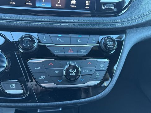 New 2026 Chrysler Pacifica Select image 70