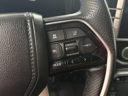 Used 2023 Toyota Sequoia Platinum AWD/4WD image 19