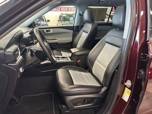 Used 2022 Ford Explorer XLT w/ Equipment Group 202A AWD/4WD image 5