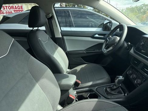 Used 2023 Volkswagen Taos SE w/ Panoramic Sunroof Package FWD image 17